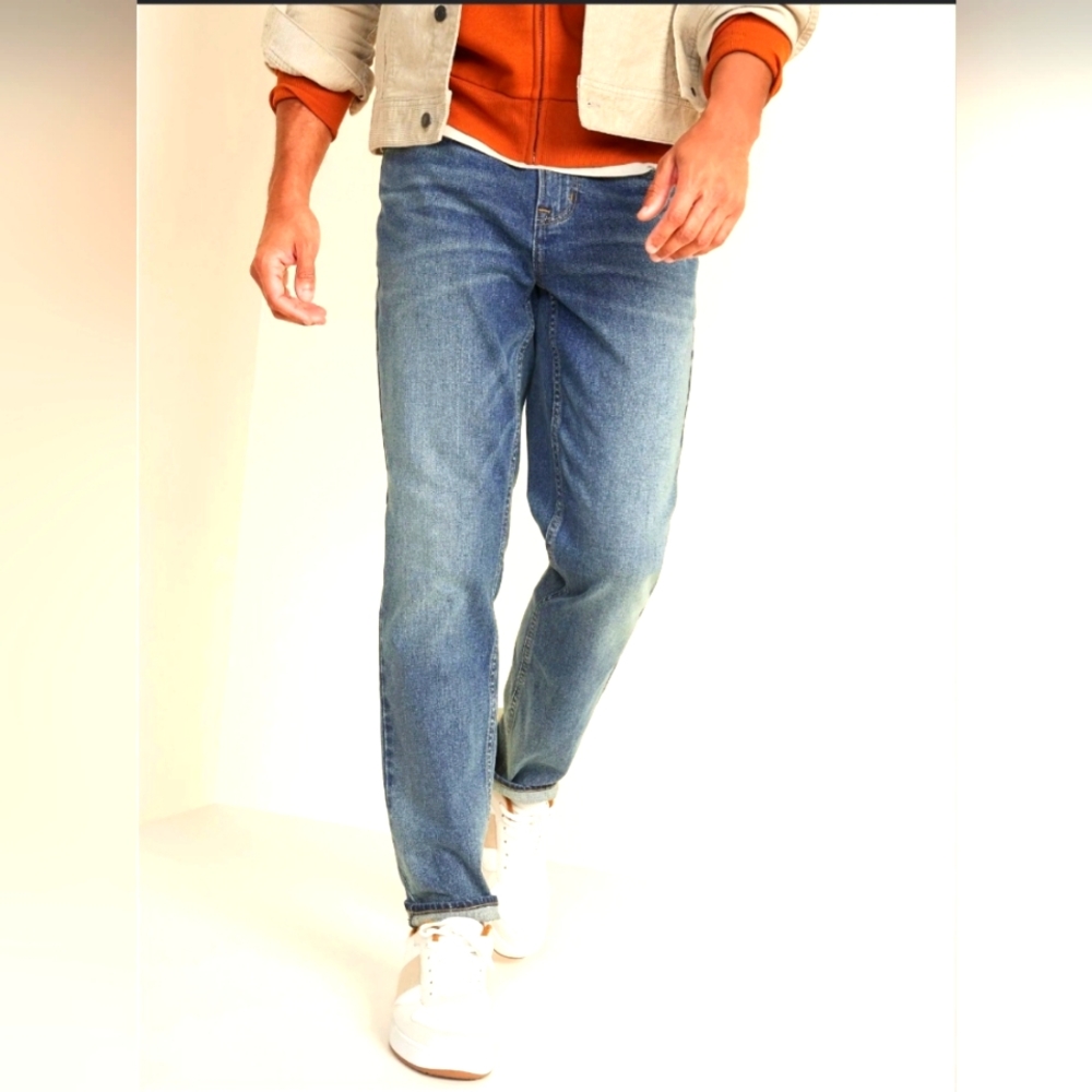 Old Navy Distressed Athletic Slim Straight Jeans Size 38W/30L NWT - Picture 1 of 7